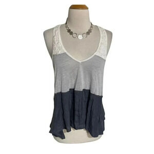 Mystery S‎ Gray & ivory color block tiered v-neck racerback top